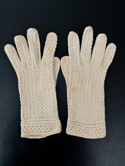 1950s Deadstock Cream Crocheted Gloves | Size 6