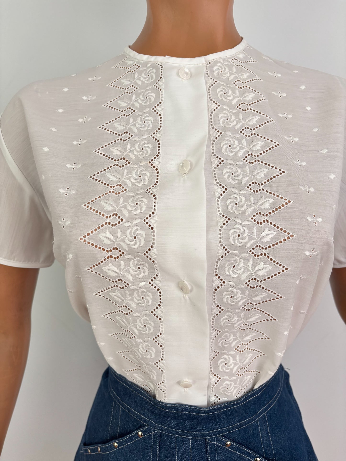 M/L | 1960s White Embroidered Blouse