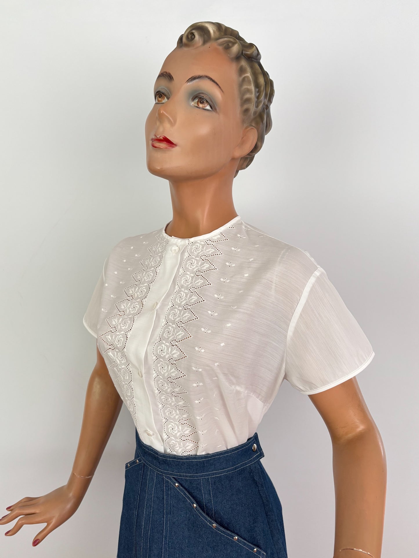 M/L | 1960s White Embroidered Blouse