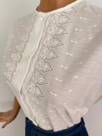 M/L | 1960s White Embroidered Blouse