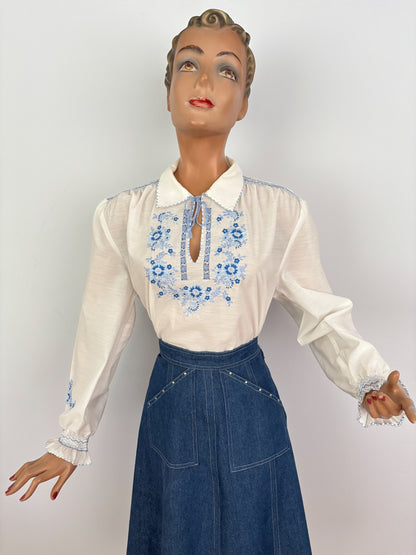 L | 1970s White Blue Embroidered Folk Peasant Blouse