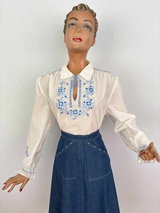 L | 1970s White Blue Embroidered Folk Peasant Blouse
