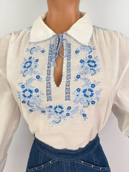 L | 1970s White Blue Embroidered Folk Peasant Blouse