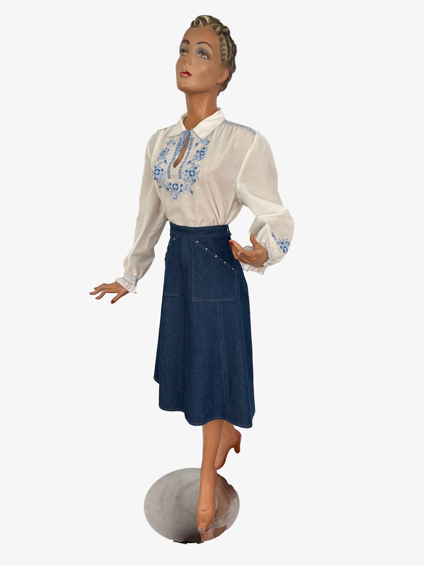 L | 1970s White Blue Embroidered Folk Peasant Blouse
