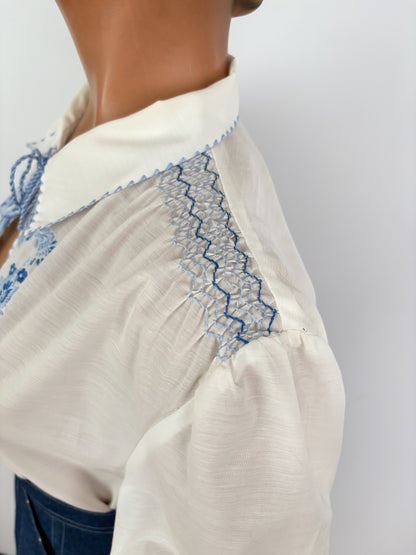 L | 1970s White Blue Embroidered Folk Peasant Blouse