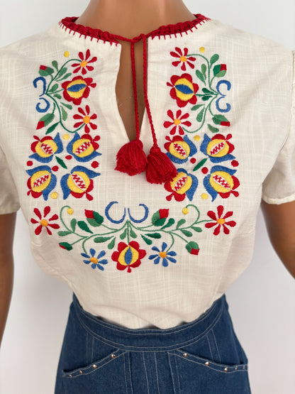 M | 1960s Embroidered Hungarian Folk Blouse