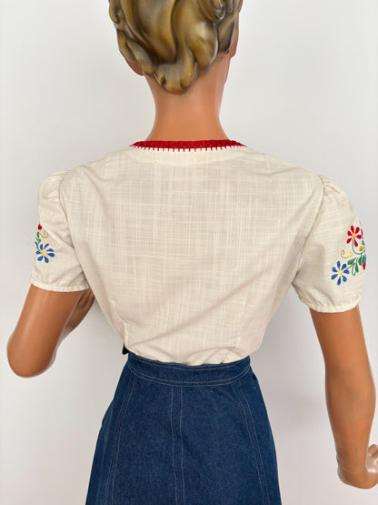 M | 1960s Embroidered Hungarian Folk Blouse
