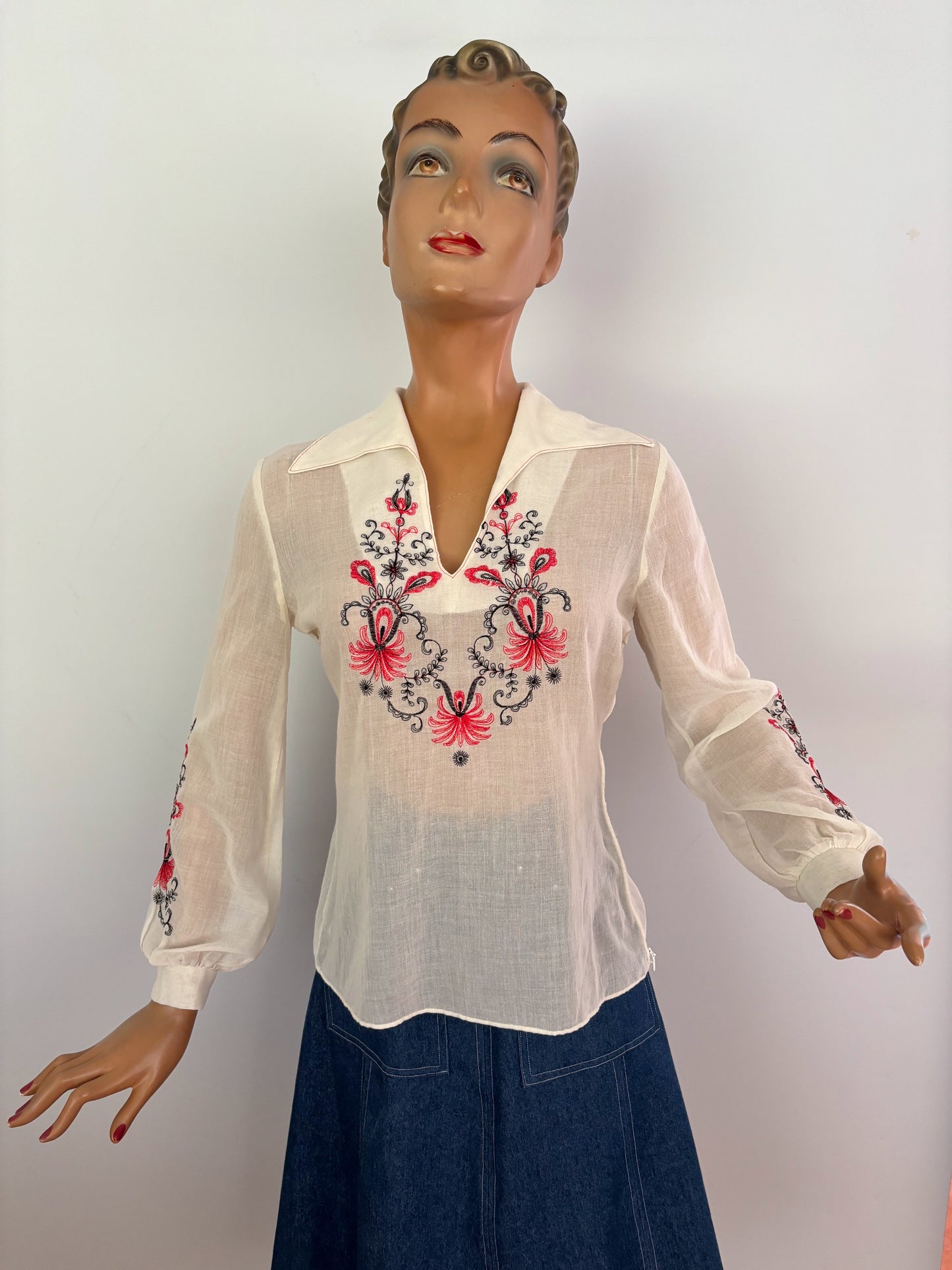 S | 1960s/70s Embroidered Folk Blouse