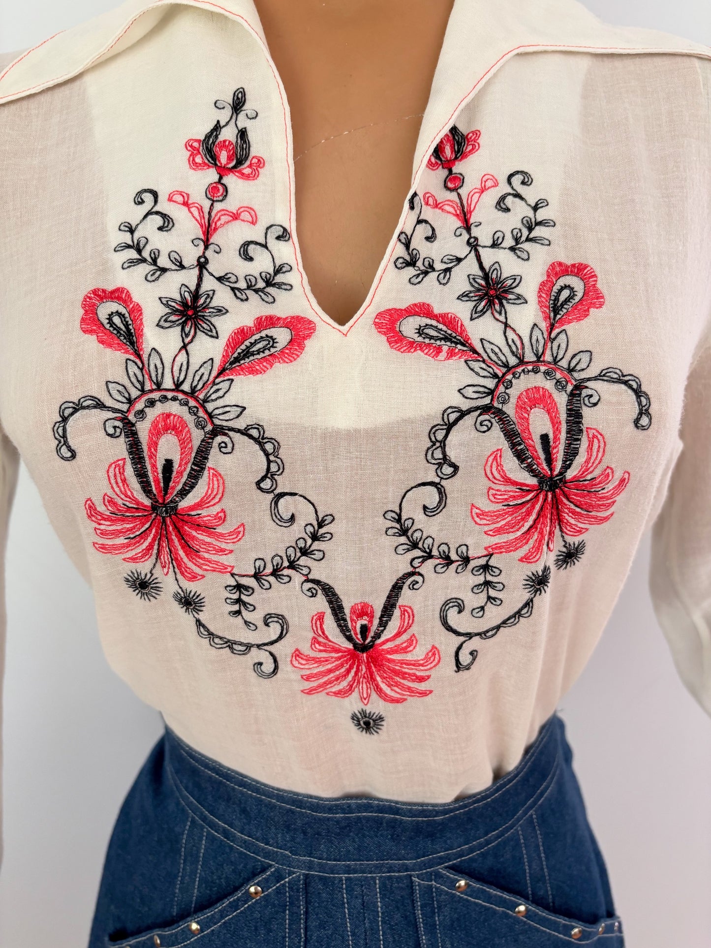 S | 1960s/70s Embroidered Folk Blouse