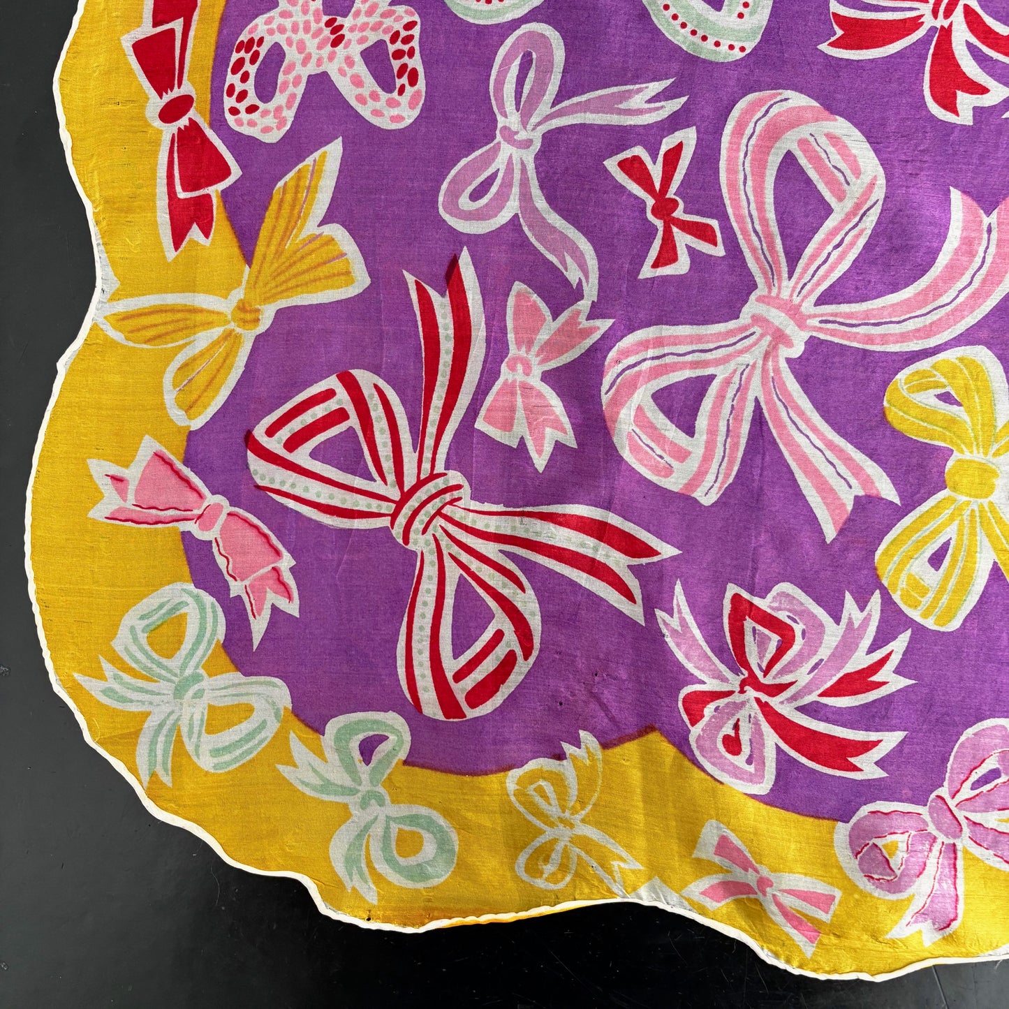 1930s 1940s Large Silk Shawl With Bows Novelty Print | 80x80 cm