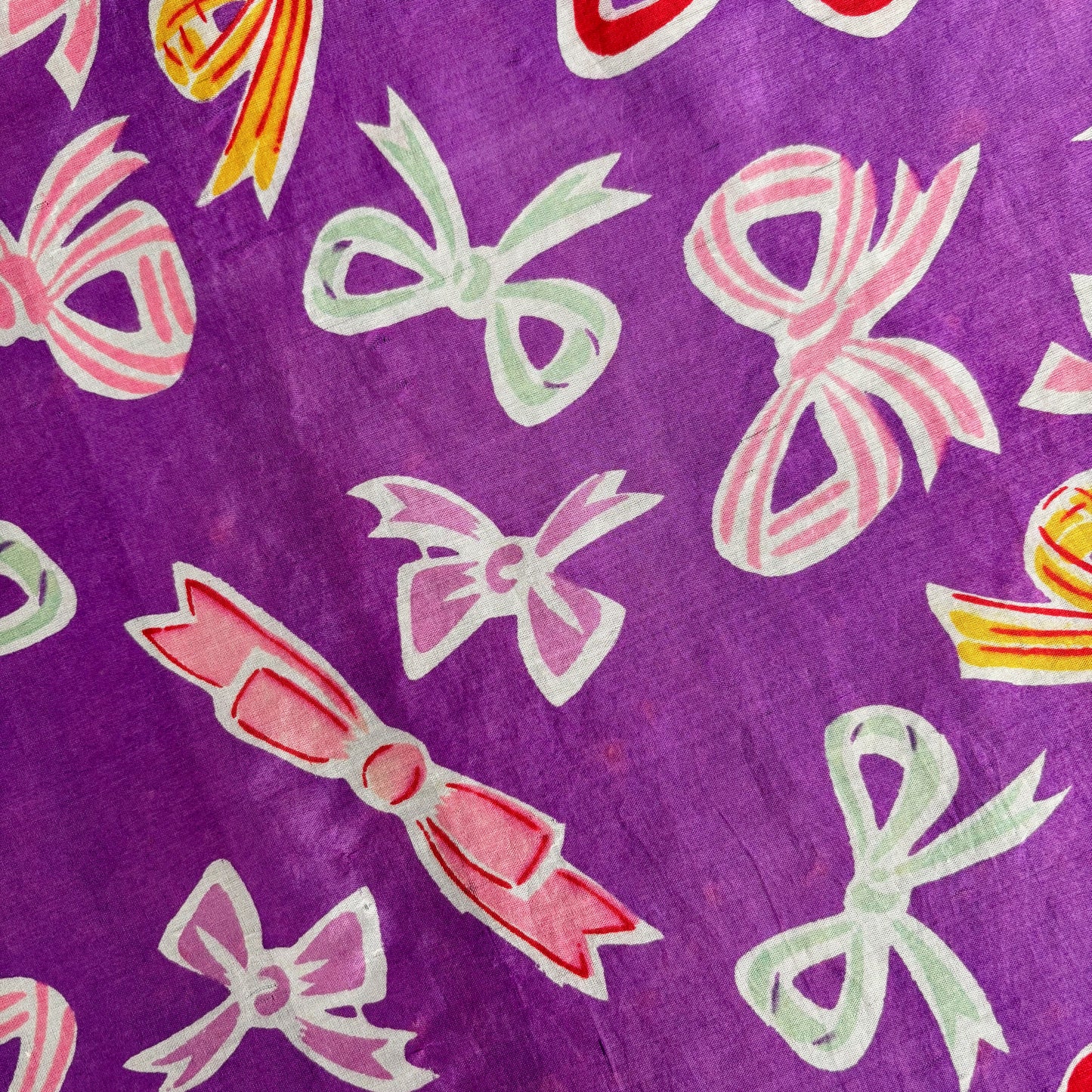 1930s 1940s Large Silk Shawl With Bows Novelty Print | 80x80 cm