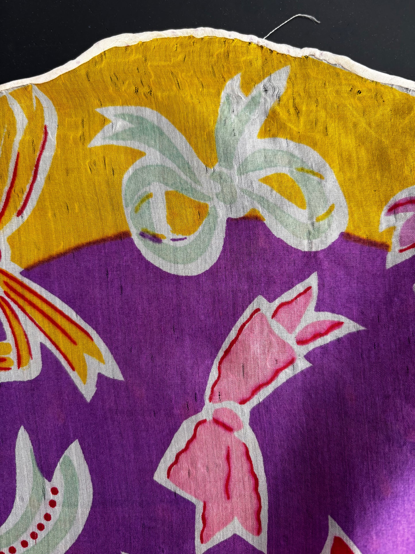 1930s 1940s Large Silk Shawl With Bows Novelty Print | 80x80 cm