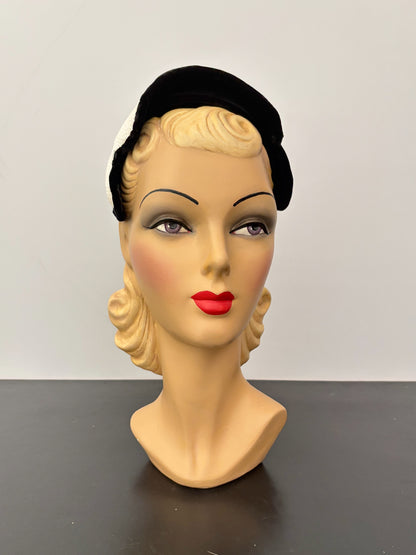 1940s/50s Straw Half Hat With Black Velvet Trim