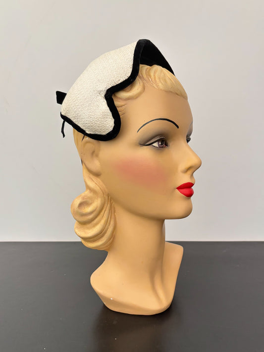1940s/50s Straw Half Hat With Black Velvet Trim