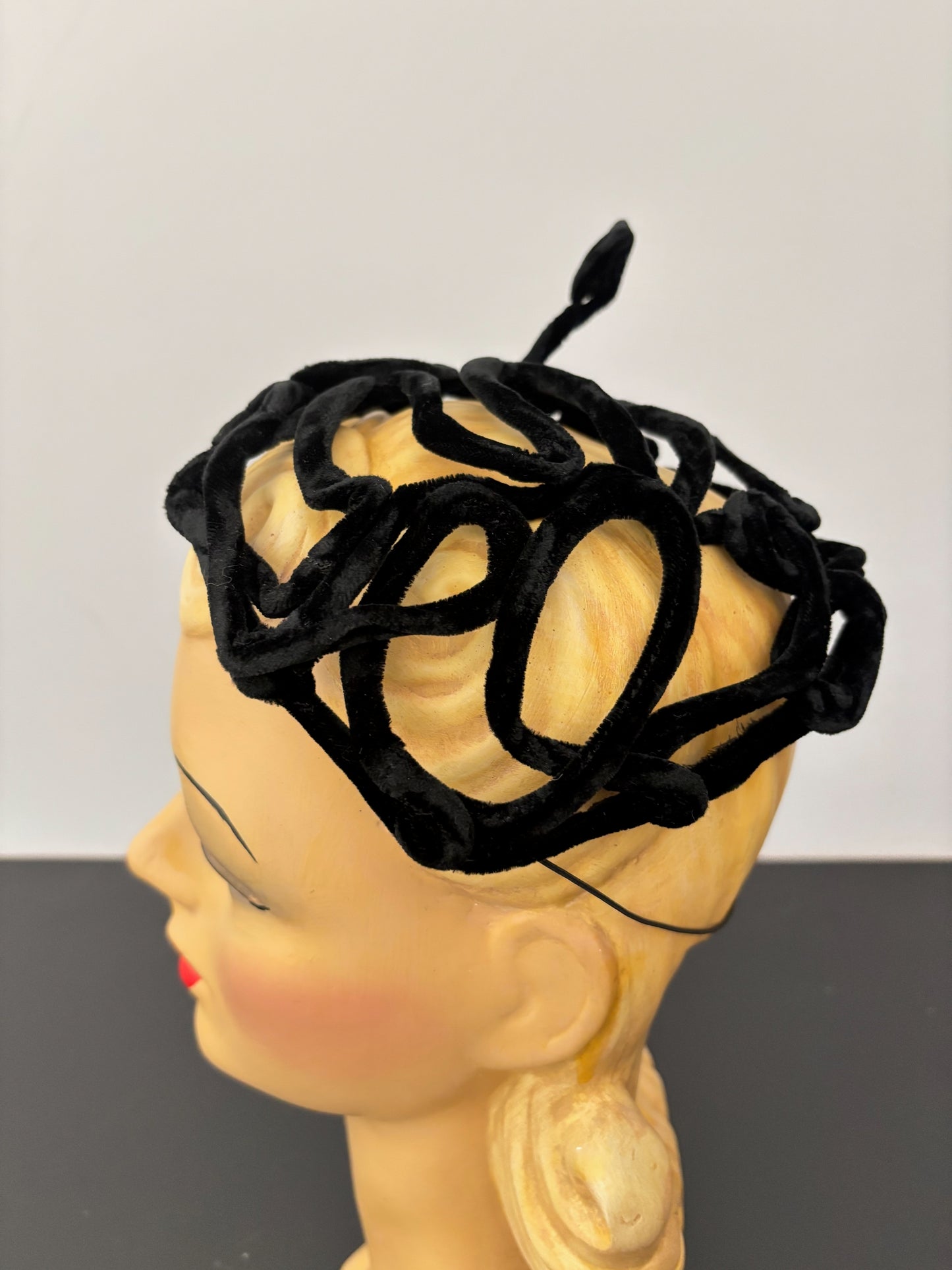 1940s/50s Black Velvet Wirework Fascinator