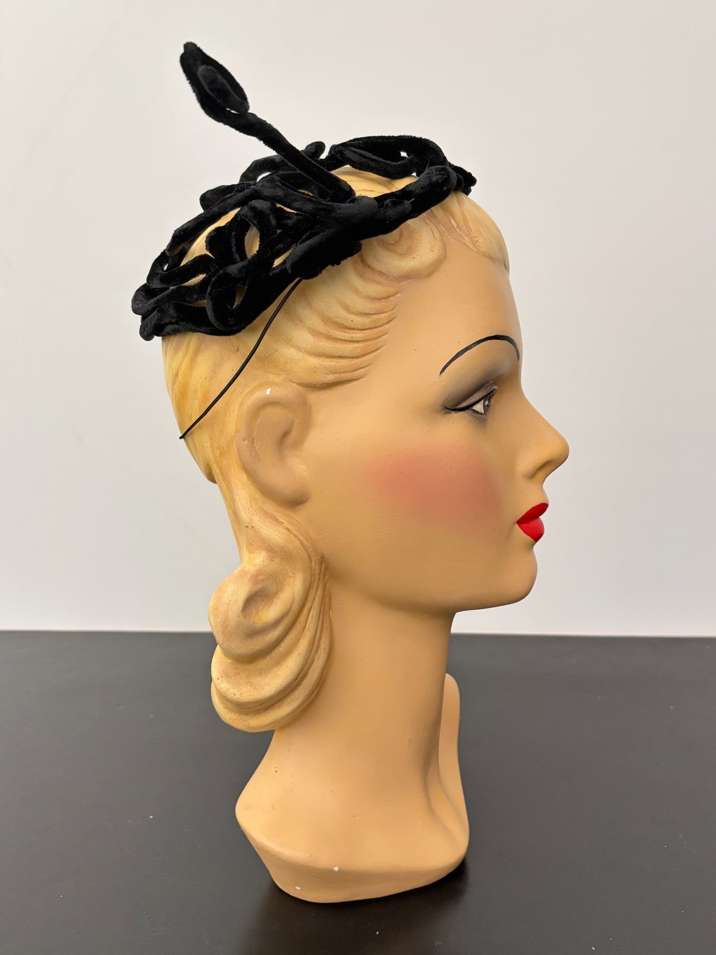 1940s/50s Black Velvet Wirework Fascinator