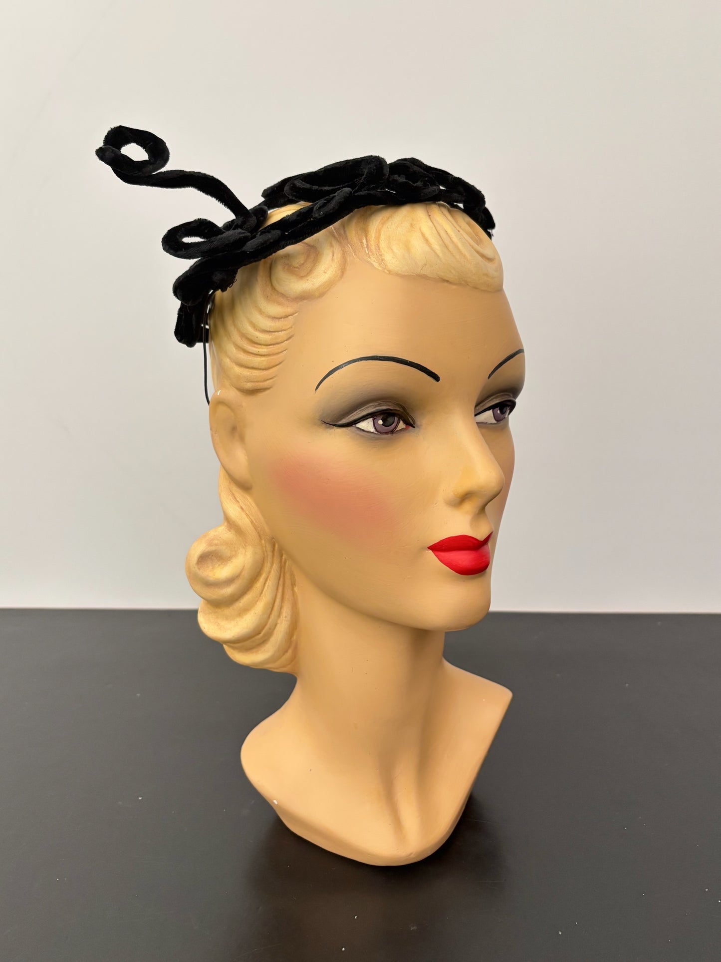 1940s/50s Black Velvet Wirework Fascinator