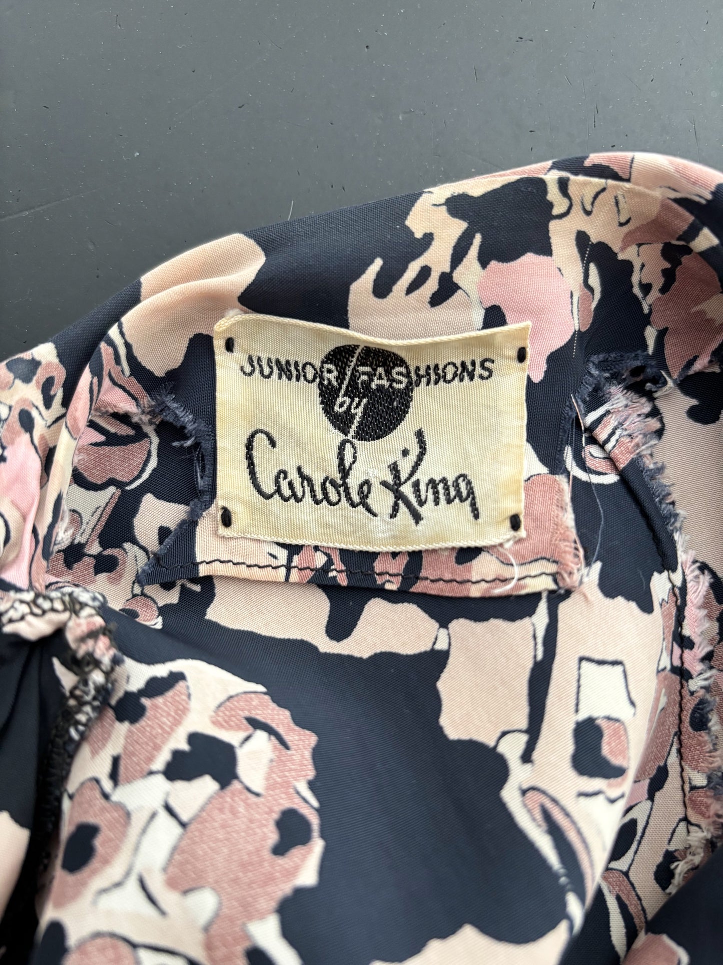 S | 1940s Carole King Novelty Print Dress