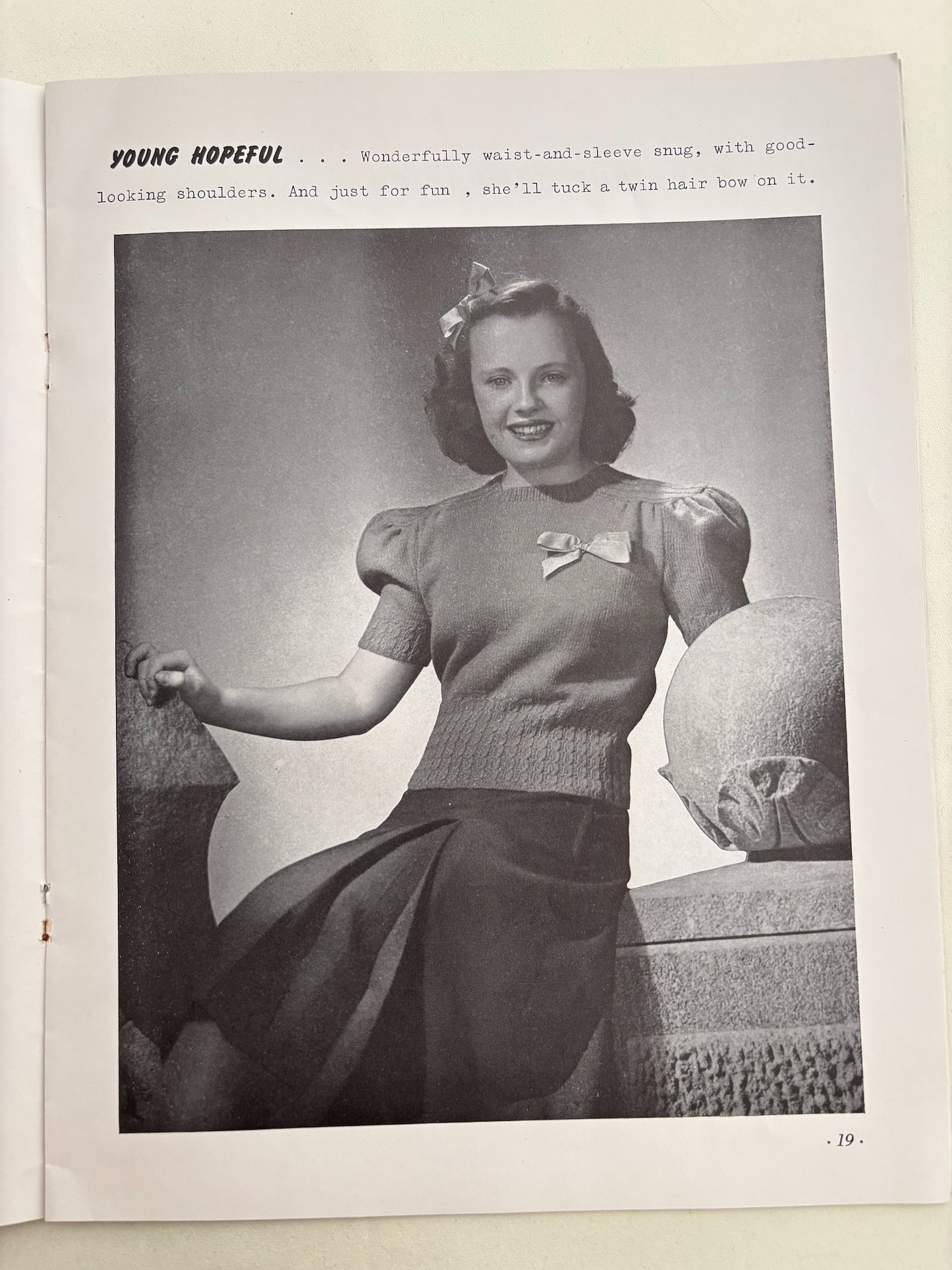 Beehive Book 122 1942 Sweater Roundup for the Teens