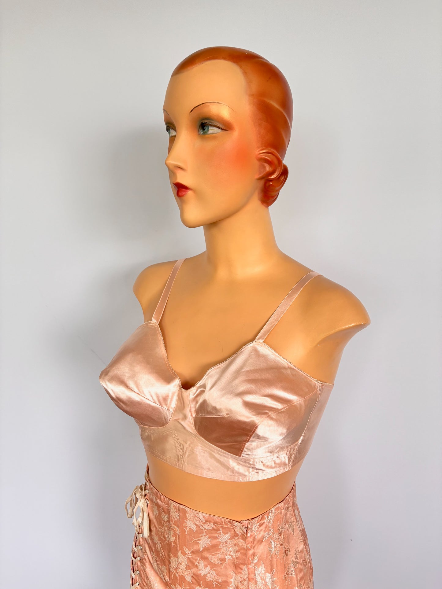 1950s Blush Pink Satin Bullet Bra E85