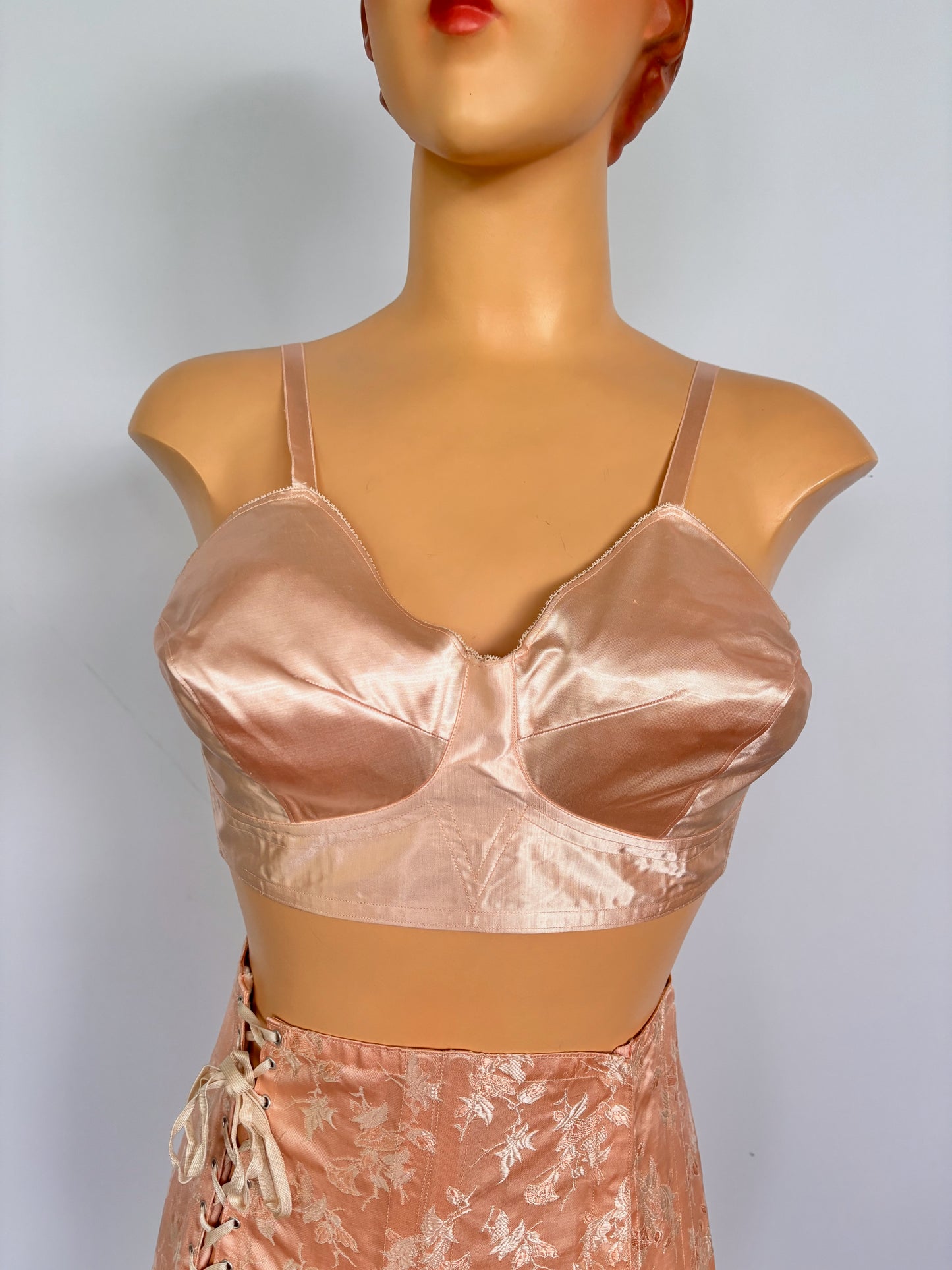 1950s Blush Pink Satin Bullet Bra E85