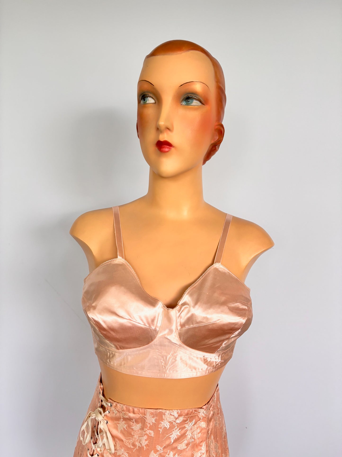 1950s Blush Pink Satin Bullet Bra E85