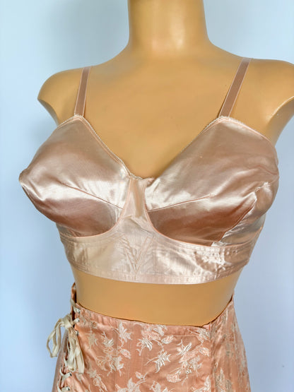 1950s Blush Pink Satin Bullet Bra E85