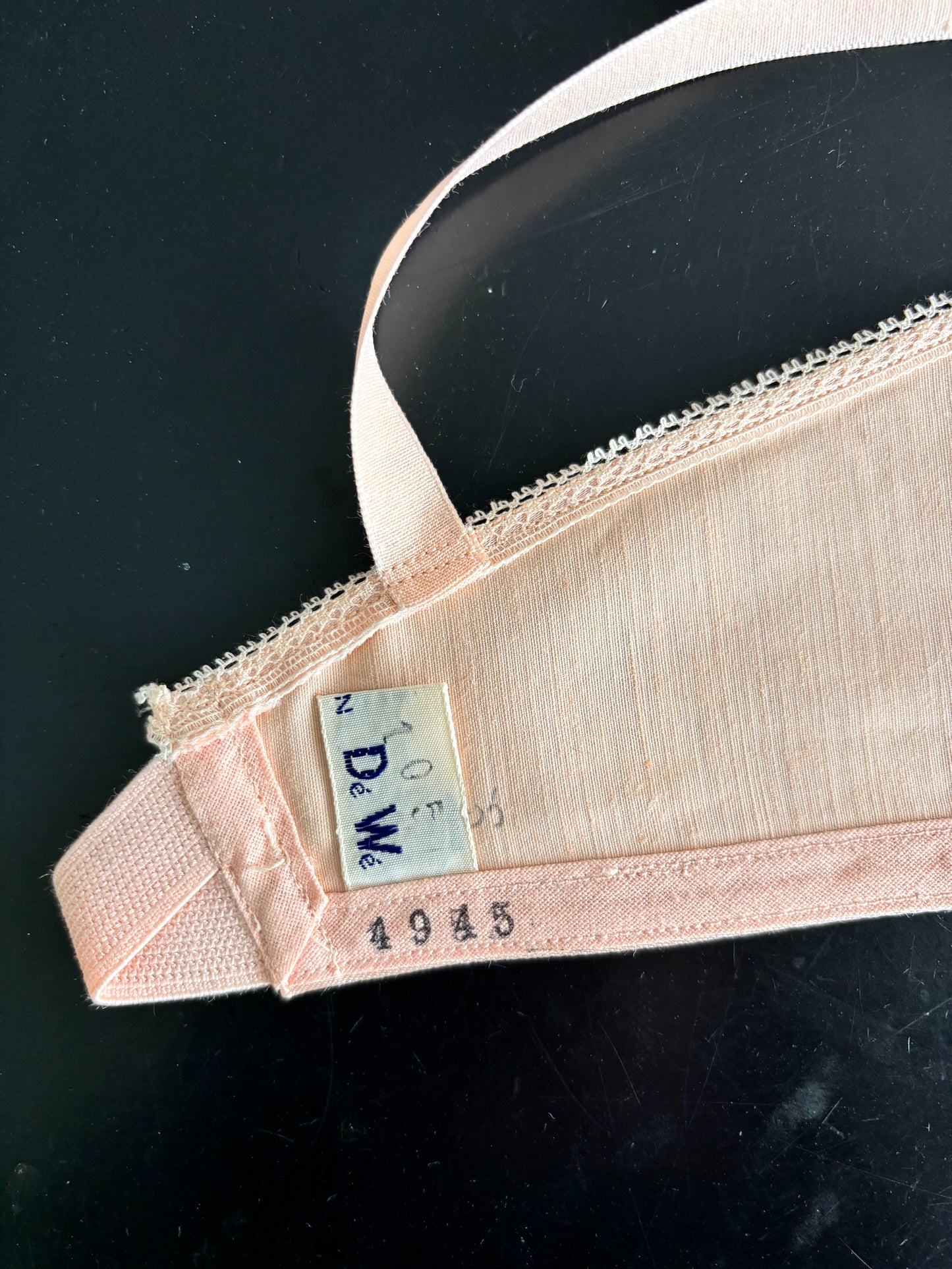 1950s Blush Pink Satin Bullet Bra E85