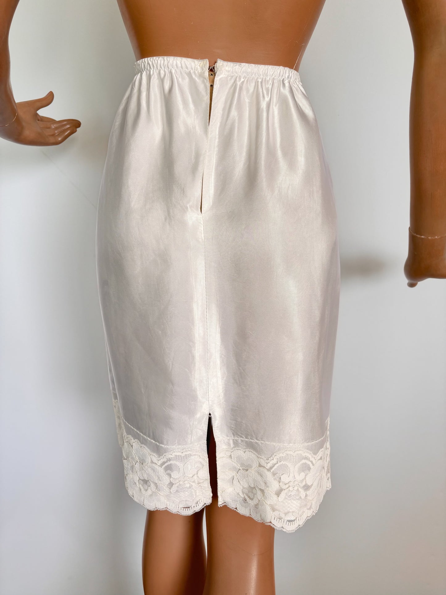Vintage 1950s Satin and Lace Hunkemöller Underskirt | M-XL