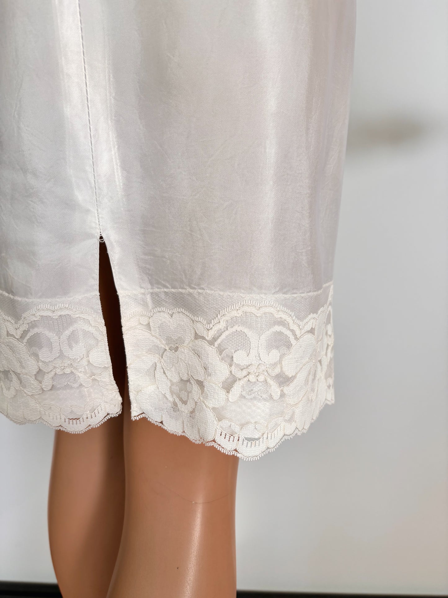 Vintage 1950s Satin and Lace Hunkemöller Underskirt | M-XL