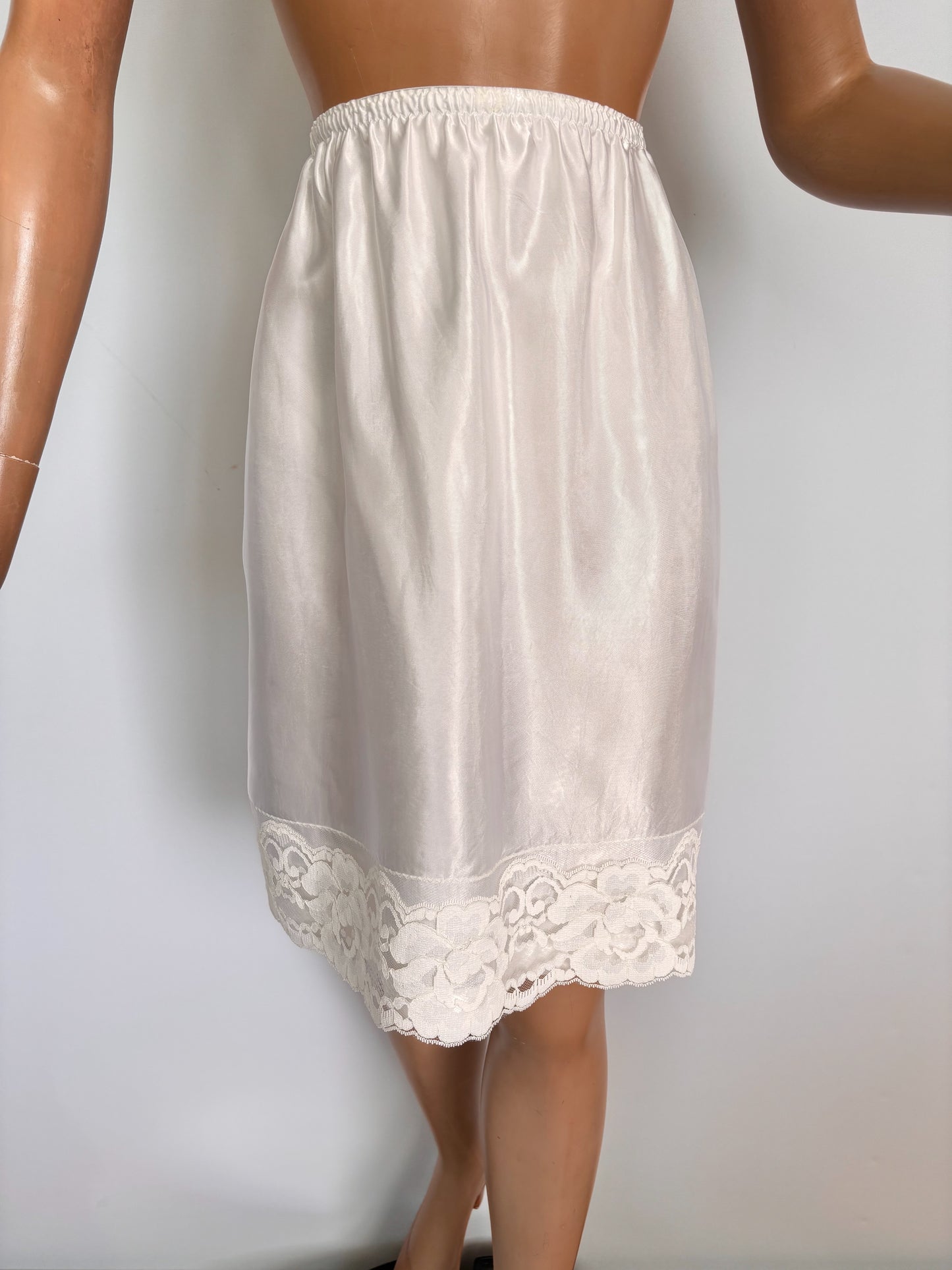 Vintage 1950s Satin and Lace Hunkemöller Underskirt | M-XL