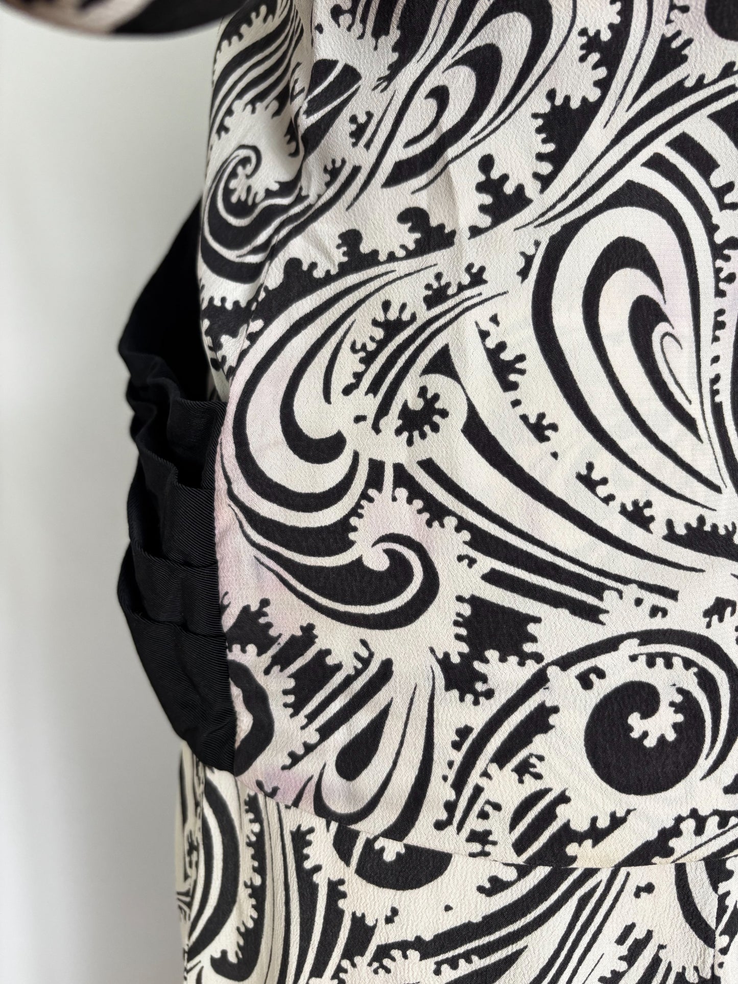 S | 1940s Black and White Paisley Print Two-Piece Suit