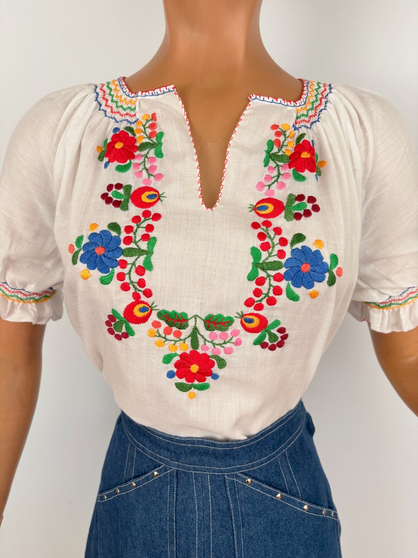 M/L | 1970s Hungarian Folk Blouse with Floral Embroidery