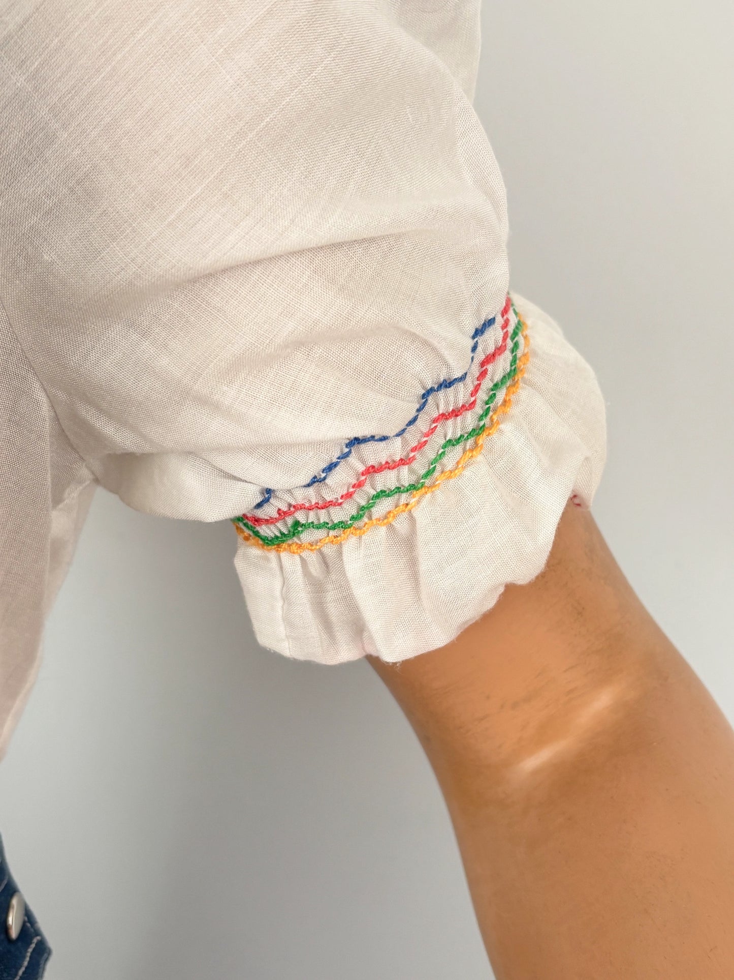 M/L | 1970s Hungarian Folk Blouse with Floral Embroidery