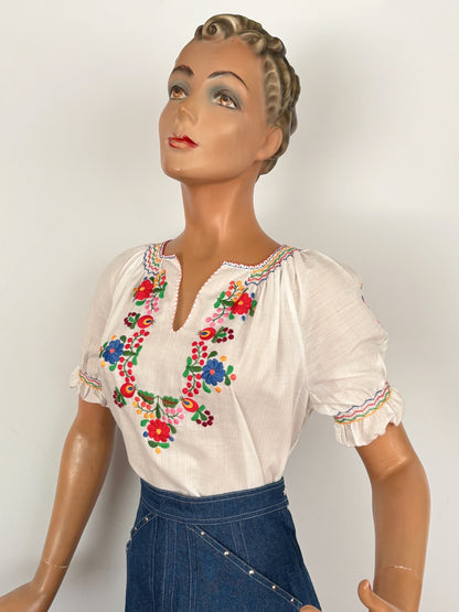 M/L | 1970s Hungarian Folk Blouse with Floral Embroidery
