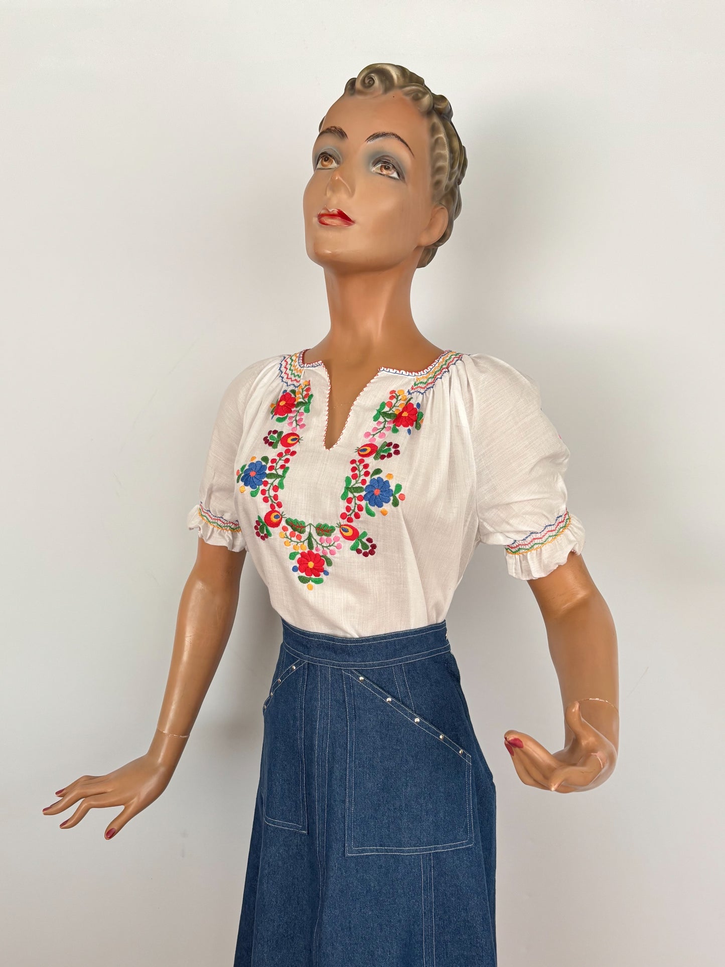 M/L | 1970s Hungarian Folk Blouse with Floral Embroidery