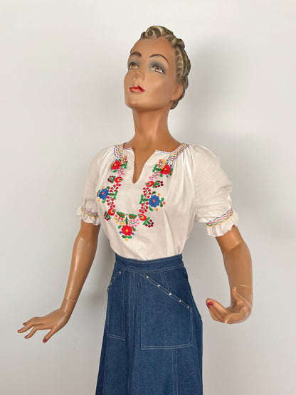 M/L | 1970s Hungarian Folk Blouse with Floral Embroidery