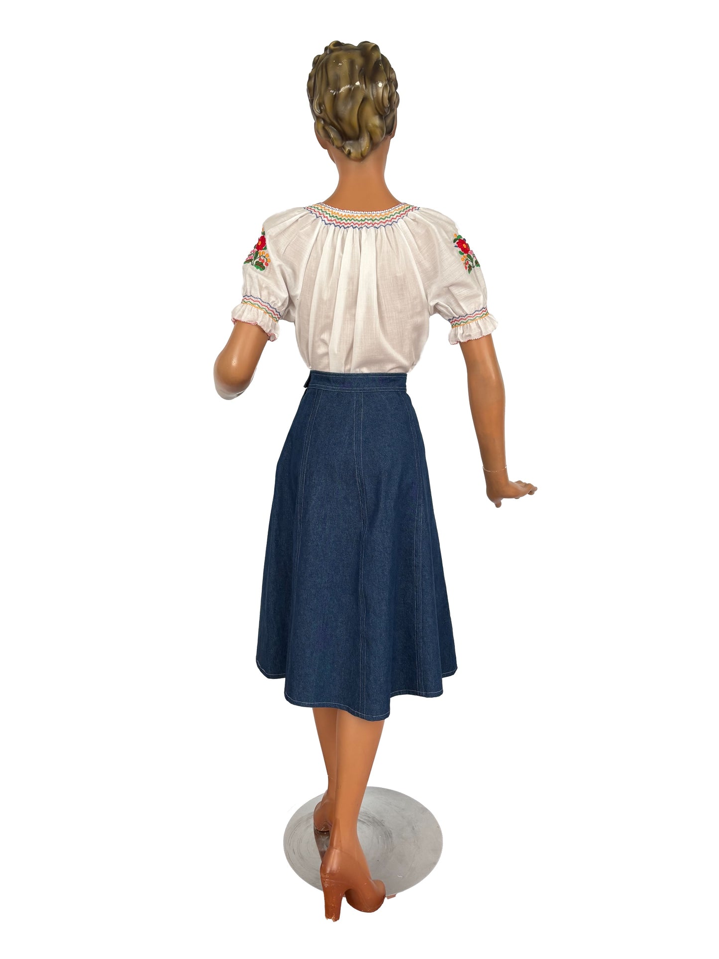 M/L | 1970s Hungarian Folk Blouse with Floral Embroidery
