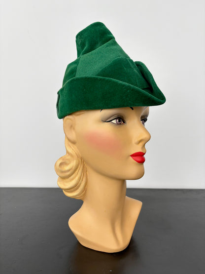1940s Green Wool Felt Robin Hood Tilt Hat