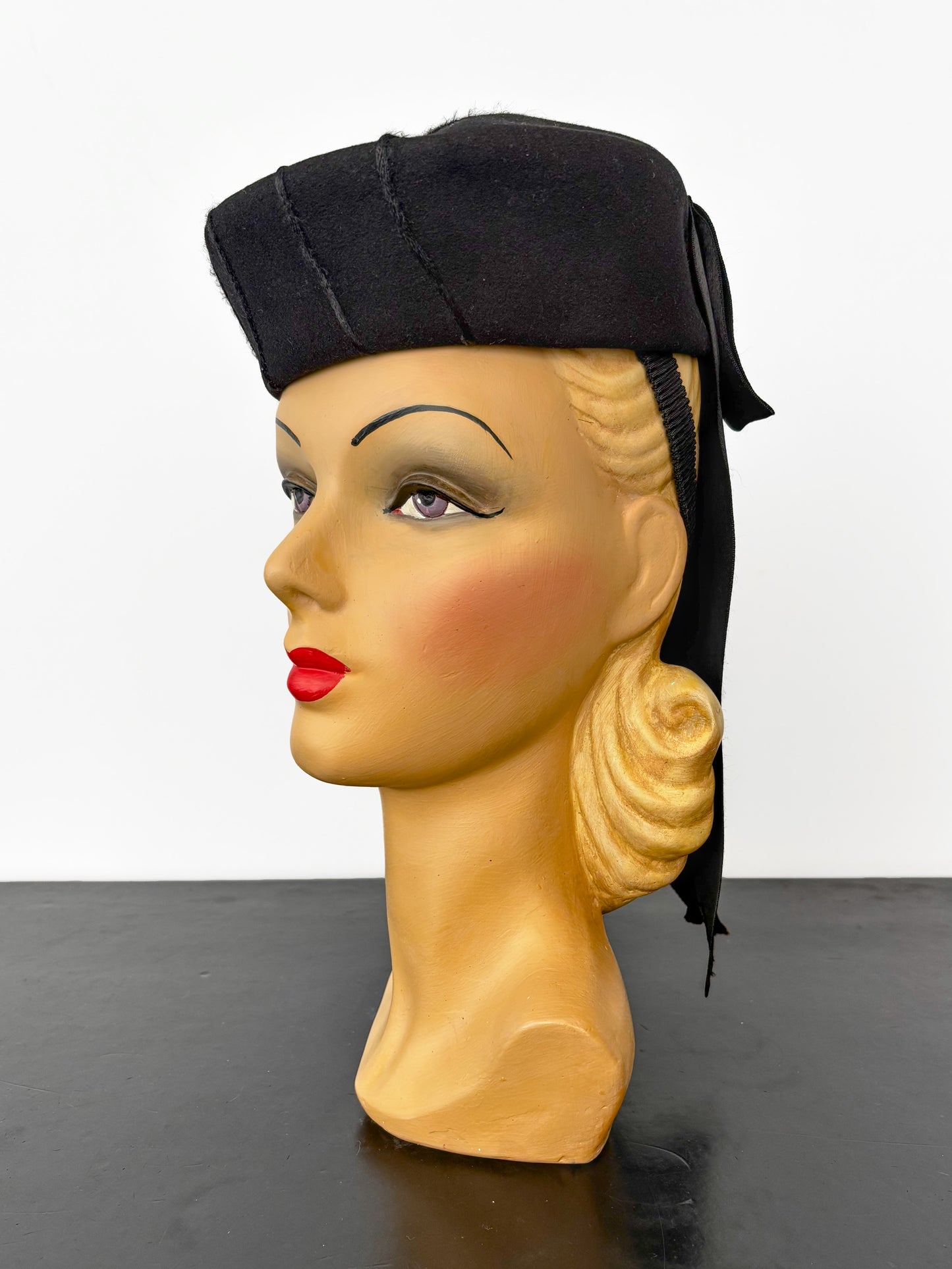 1950s Carolin Paris New York Black Felt Hat With Satin Bow
