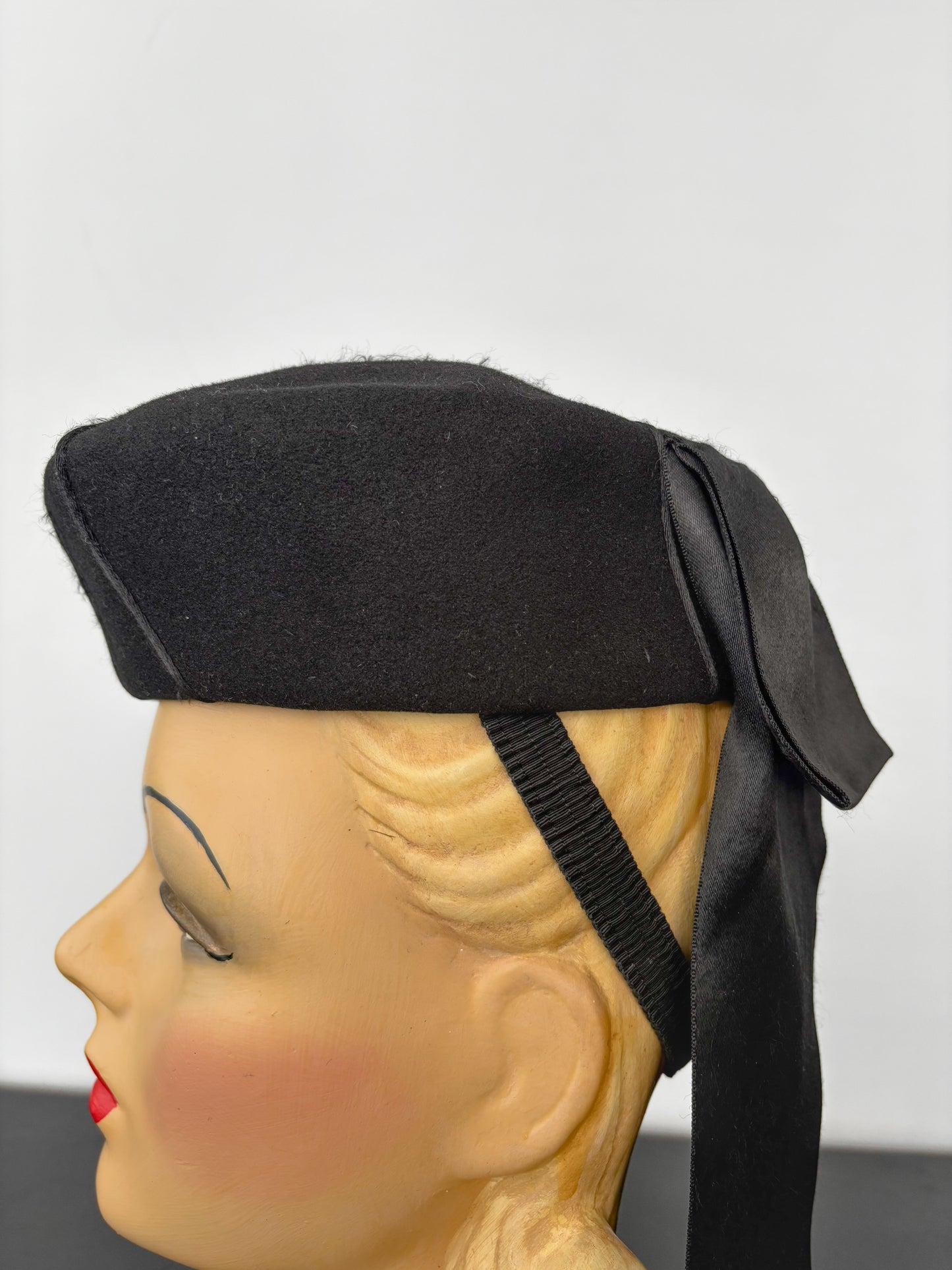 1950s Carolin Paris New York Black Felt Hat With Satin Bow