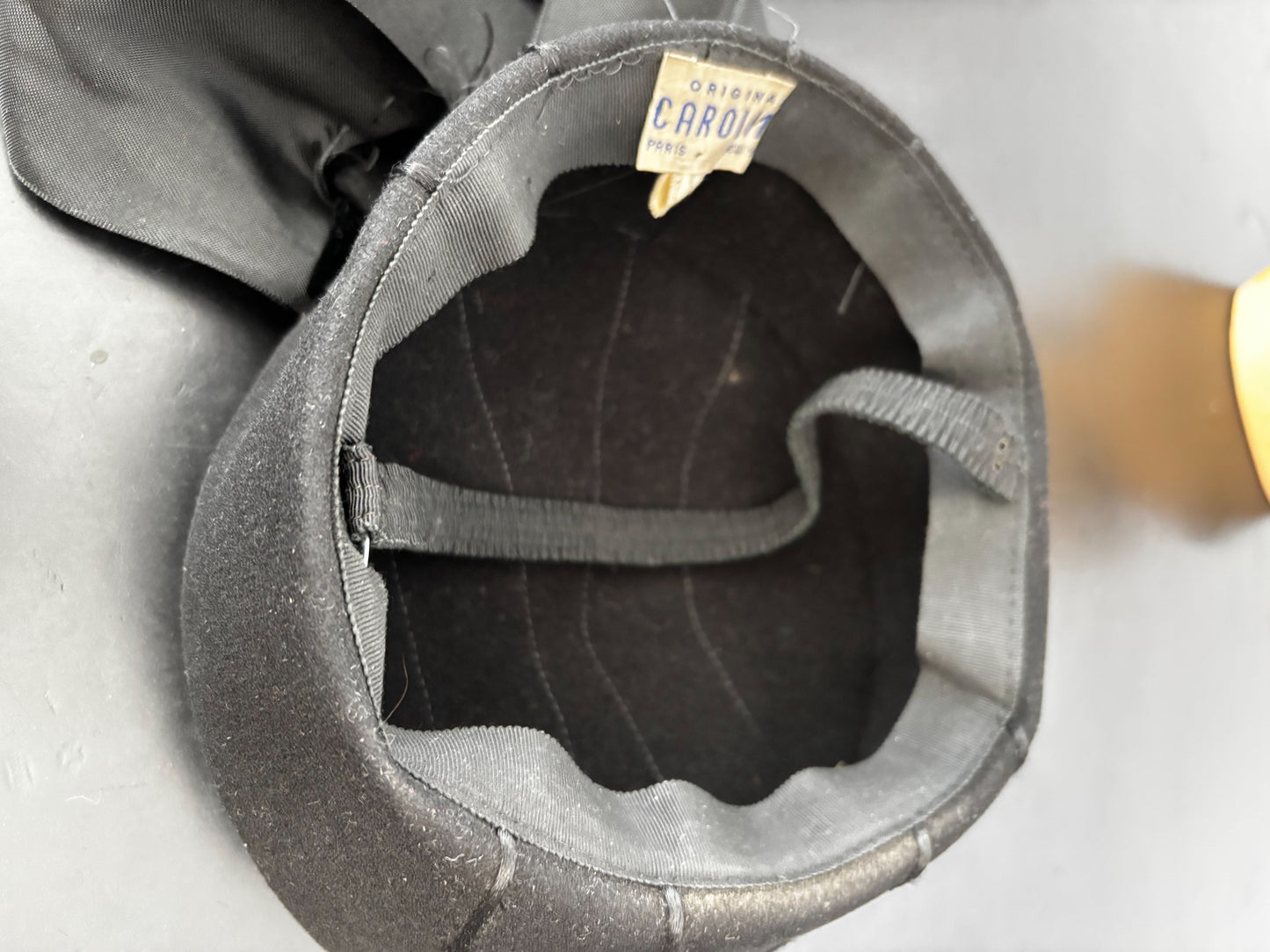 1950s Carolin Paris New York Black Felt Hat With Satin Bow