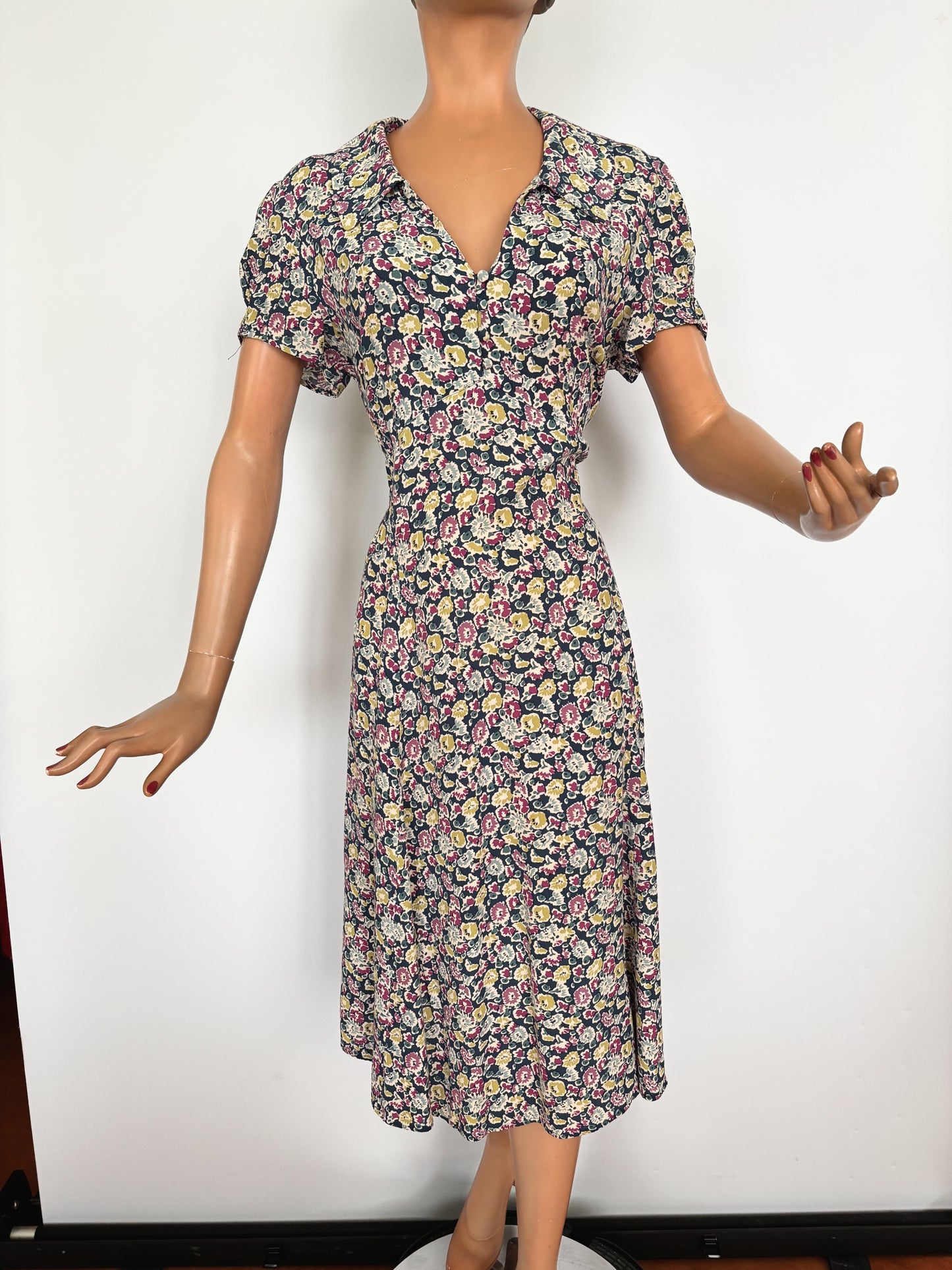 XL | 1940s Crepe Dress With Floral Print