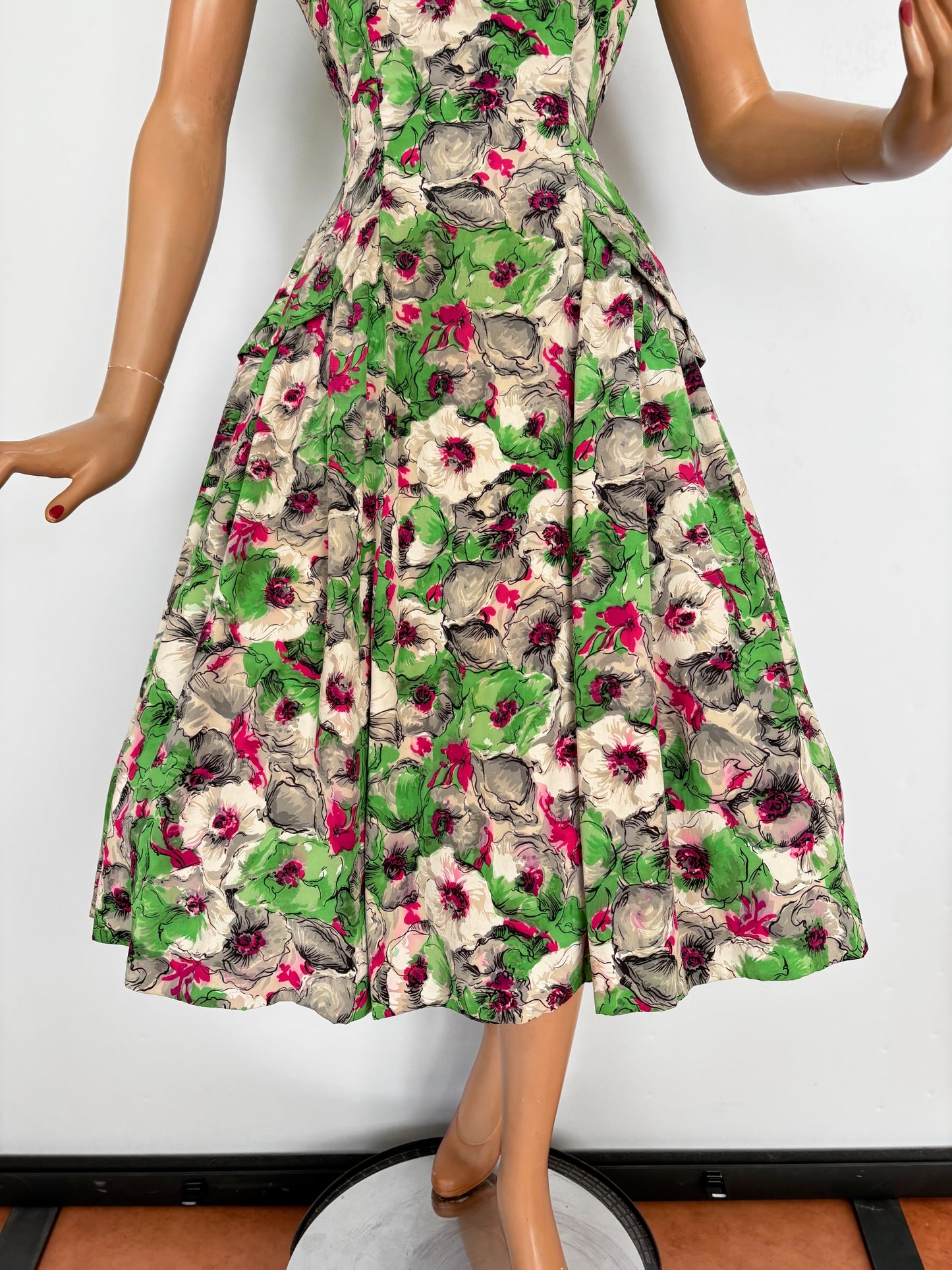 M | 1950s Silk Floral Dress
