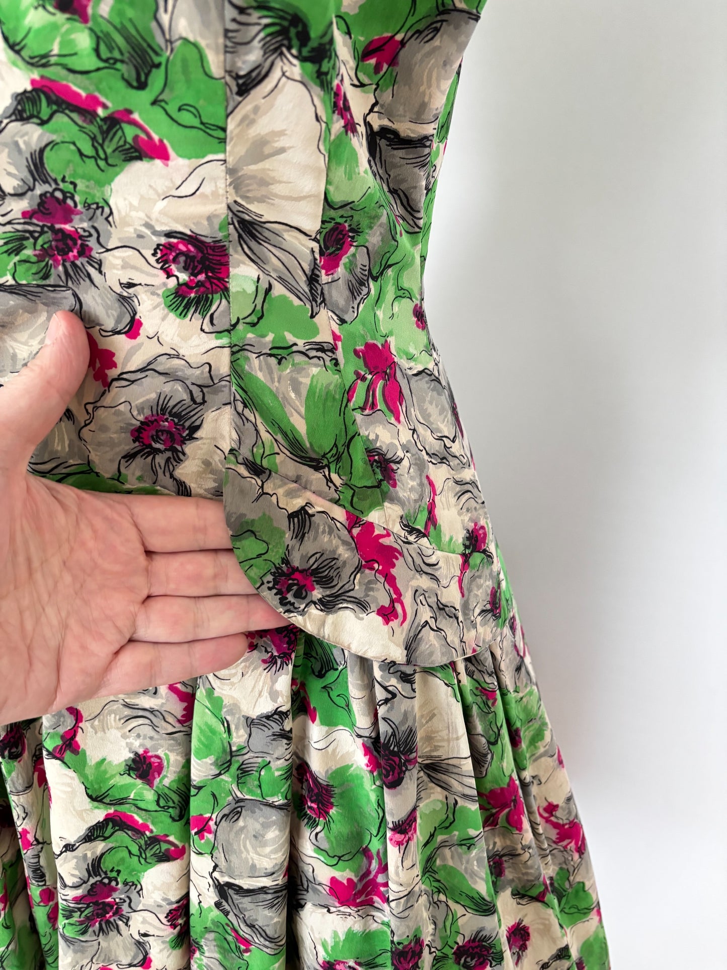 M | 1950s Silk Floral Dress