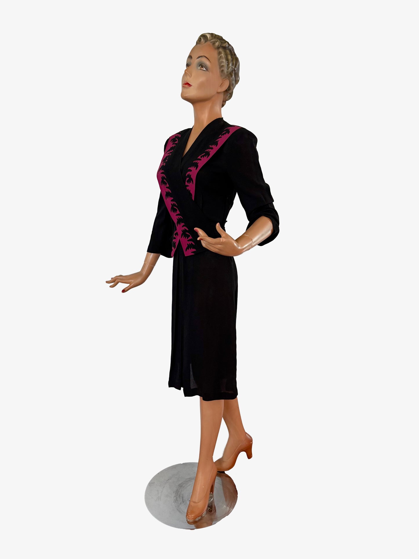 S | 1940s Black Crepe Dress With Deep Pink Cut-Out Appliqué