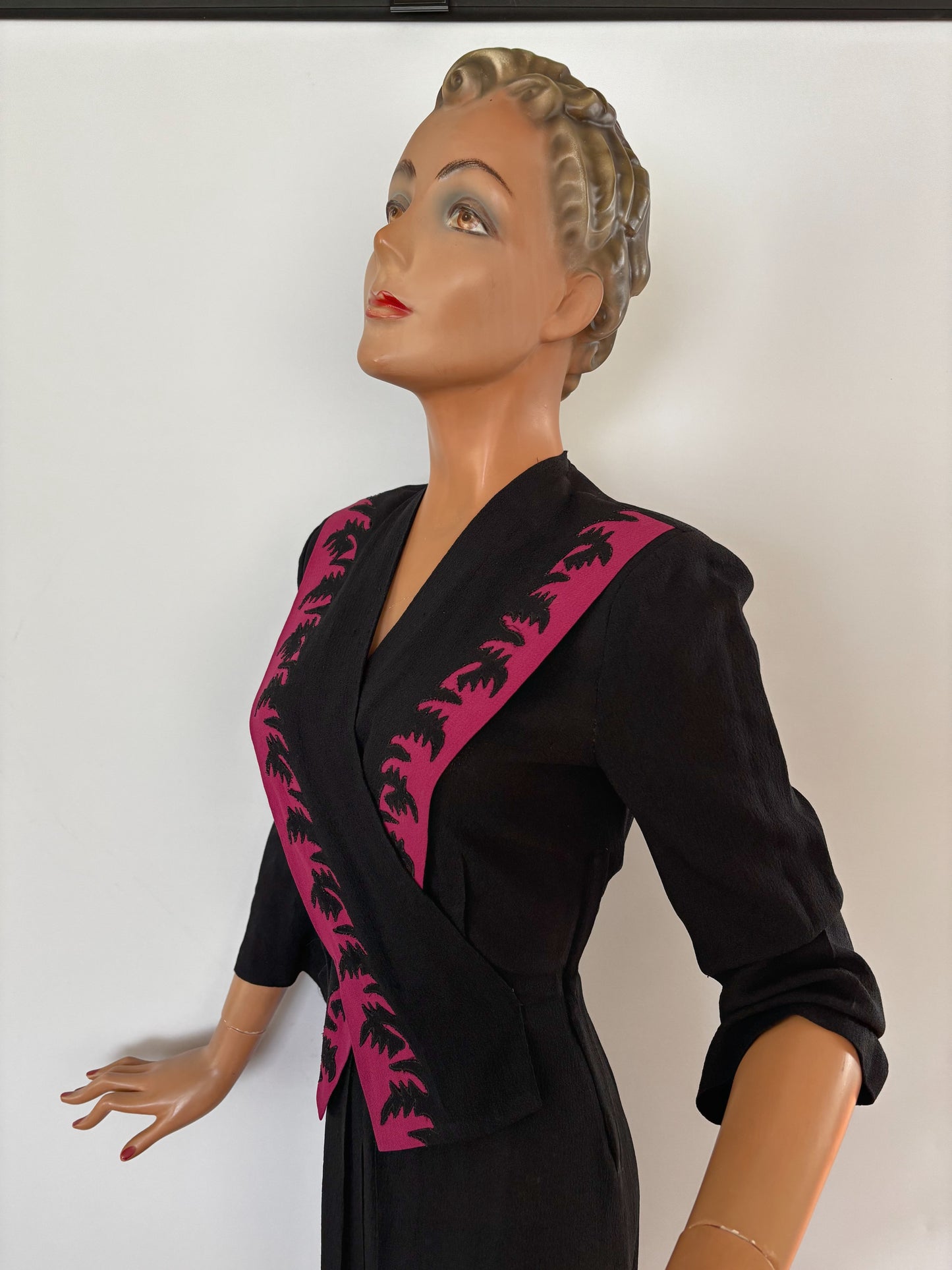 S | 1940s Black Crepe Dress With Deep Pink Cut-Out Appliqué