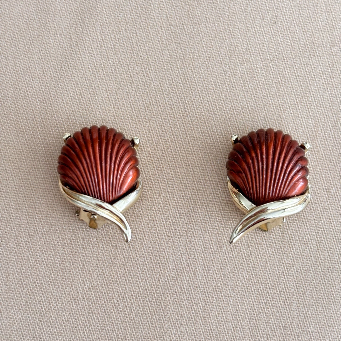 1950s/60s Thermoset Shell Clip-on Earrings