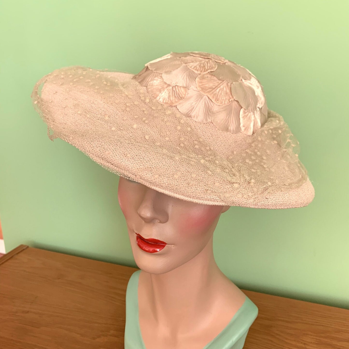 1950s Netted and Petal Halo Hat