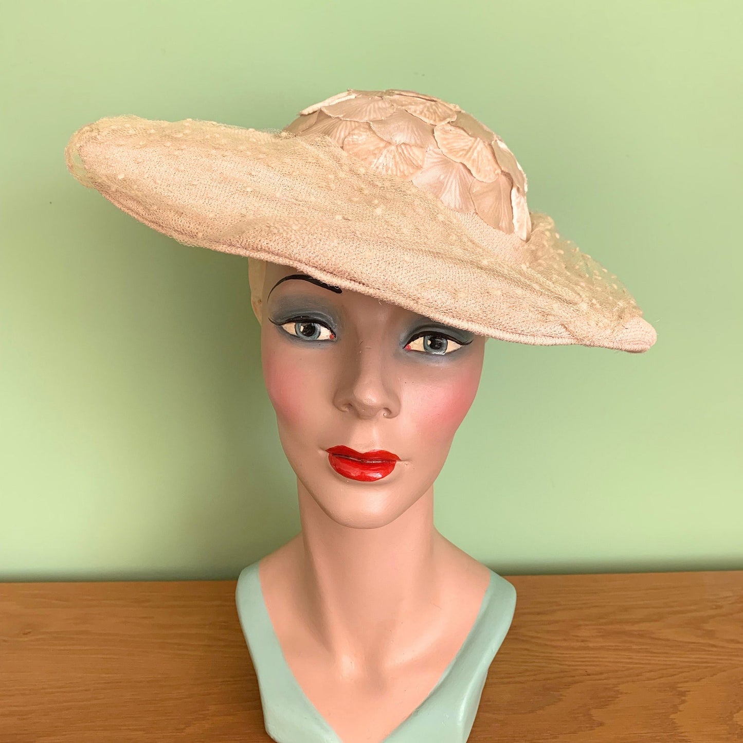 1950s Netted and Petal Halo Hat